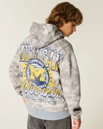 Boxy Michigan Üniversitesi Wolverines Grafik Kamuflaj Kapüşonlu Sweatshirt