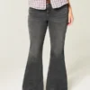 Curvy Yüksek Bel Yıkanmış Siyah Flare Jean Curvy Yüksek Bel Yıkanmış Siyah Flare Jean