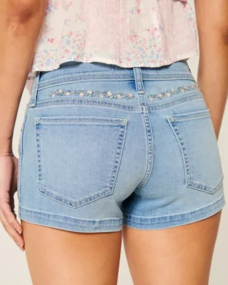 Düşük Bel Açık Renkli Çiçek İşlemeli Denim Şort