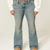 Düşük Bel Kelebek Nakışlı Orta Yıkama Bootcut Kot Pantolon Düşük Bel Kelebek Nakışlı Orta Yıkama Bootcut Kot Pantolon