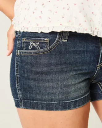 Düşük Bel Koyu Yıkama Nakışlı Denim Şort