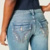 Düşük Bel Orta Yıkama Nakışlı Çiçek Desenli Bootcut Kot Pantolon Düşük Bel Orta Yıkama Nakışlı Çiçek Desenli Bootcut Kot Pantolon