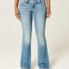 Düşük Bel Orta Yıkama Nakışlı Çiçek Desenli Bootcut Kot Pantolon Düşük Bel Orta Yıkama Nakışlı Çiçek Desenli Bootcut Kot Pantolon