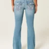 Düşük Bel Orta Yıkama Nakışlı Çiçek Desenli Bootcut Kot Pantolon Düşük Bel Orta Yıkama Nakışlı Çiçek Desenli Bootcut Kot Pantolon