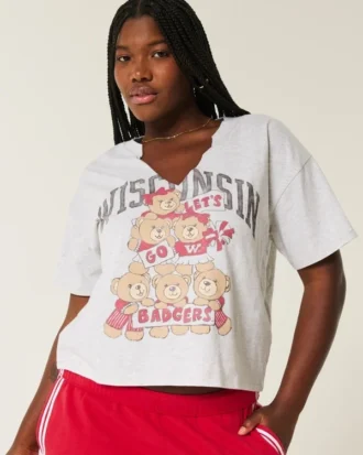 Easy Wisconsin Badgers Grafik Çentikli Yaka Tişört
