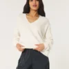 Hollister Comfy Cloud Oversized V-Neck Sweater Hollister Comfy Cloud Oversized V-Neck Sweater
