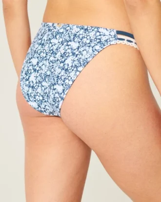 Kroşe Stil Süslemeli Çift Askılı Cheeky Bikini Altı Kroşe Stil Süslemeli Çift Askılı Cheeky Bikini Altı