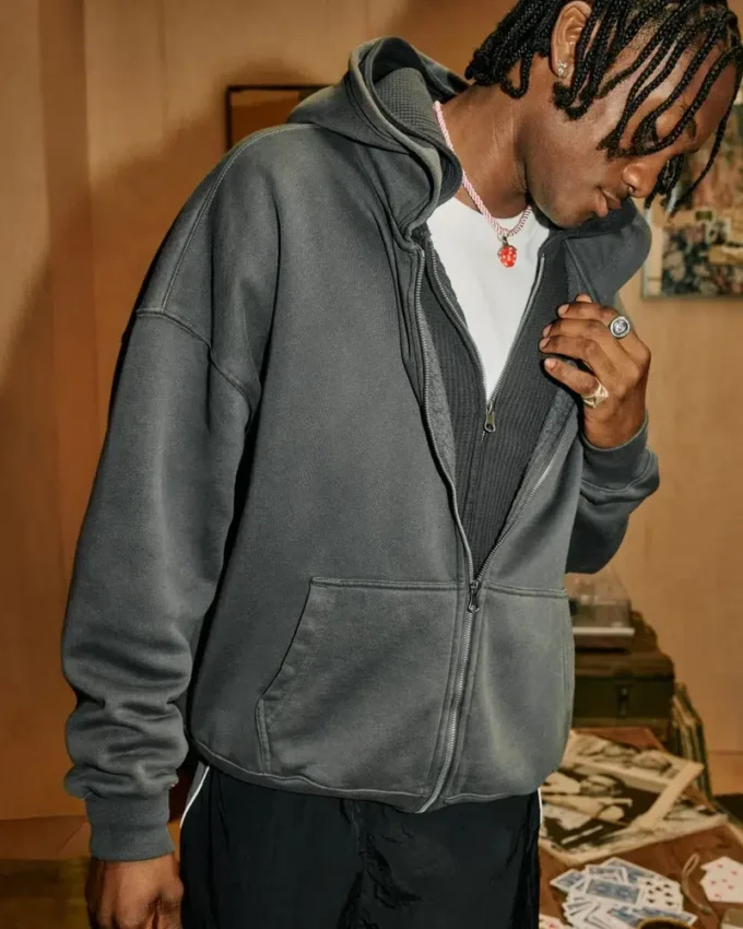 Kutu Kesim Fermuarlı Kapüşonlu Sweatshirt Kutu Kesim Fermuarlı Kapüşonlu Sweatshirt