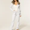 Suni Kürk Süslü Fermuarlı Kapüşonlu Sweatshirt Suni Kürk Süslü Fermuarlı Kapüşonlu Sweatshirt