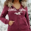 Suni Kürk Süslü Logo Grafik Fermuarlı Kapüşonlu Sweatshirt Suni Kürk Süslü Logo Grafik Fermuarlı Kapüşonlu Sweatshirt