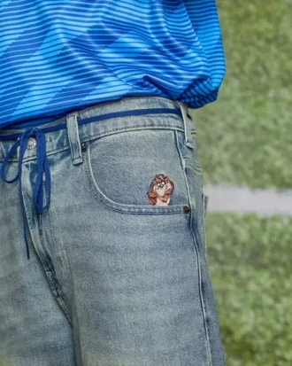 Taz Grafik Orta Yıkama Süper Bol Denim Şort
