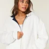 Ters Çevrilebilir Suni Kürk Astarlı Fleece Fermuarlı Kapüşonlu Sweatshirt Ters Çevrilebilir Suni Kürk Astarlı Fleece Fermuarlı Kapüşonlu Sweatshirt