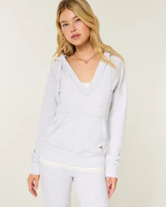 V Yaka Kapüşonlu Sweatshirt V Yaka Kapüşonlu Sweatshirt