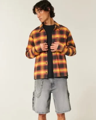 Yıkanmış Siyah Denim Bol Boyunlu Boyacı Şortu