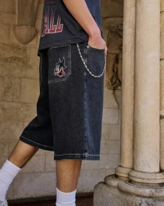 Yıkanmış Siyah Kedi Grafikli Süper Bol Denim Şort
