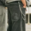 Yıkanmış Siyah Nakışlı Yılan Skater Bol Kesim Kot Pantolon