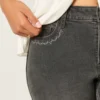 Yüksek Bel Yıkanmış Siyah Nakışlı Flare Jean Yüksek Bel Yıkanmış Siyah Nakışlı Flare Jean